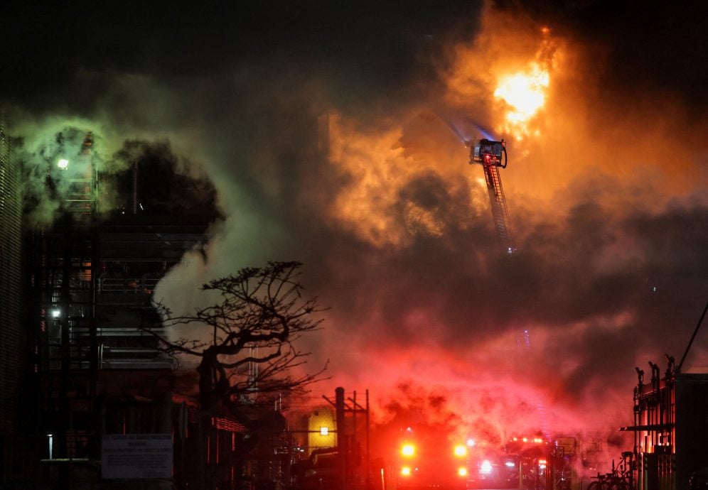 加州炼油厂惊传爆炸！巨大火球炸向夜空　居民以为遭导弹攻击