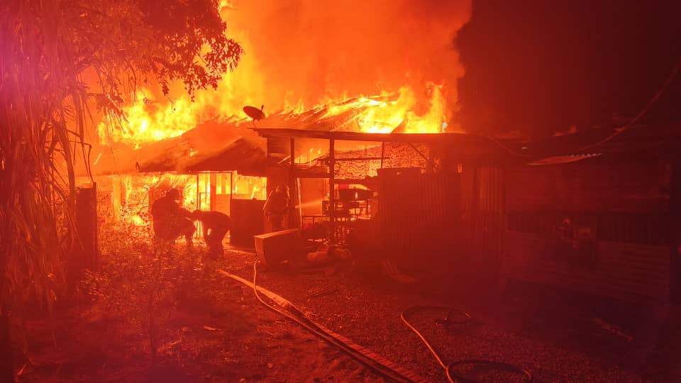 午夜火魔肆虐 安顺6民宅烧毁 无人伤亡