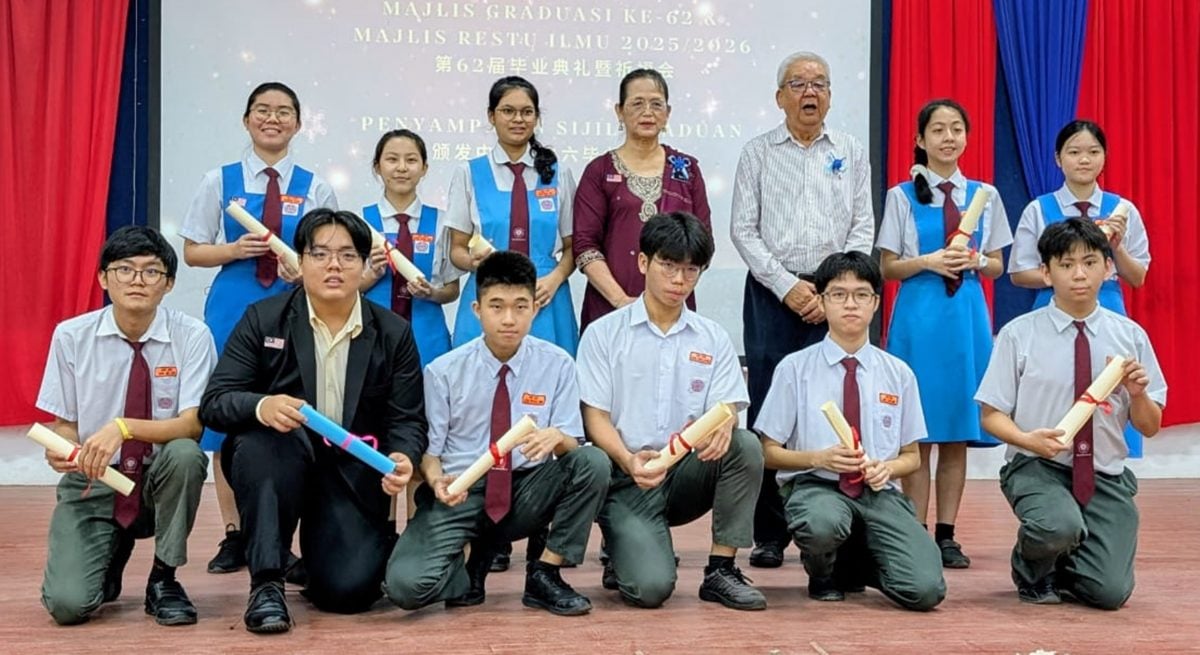 华联华中毕业典礼暨祈福会 颁奖予表现优异学生