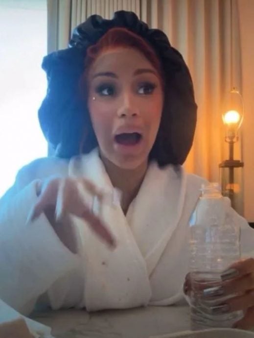 卡蒂碧自爆痛失逾5万 一泡尿冲走钻石股环