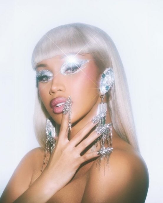 卡蒂碧自爆痛失逾5万 一泡尿冲走钻石股环