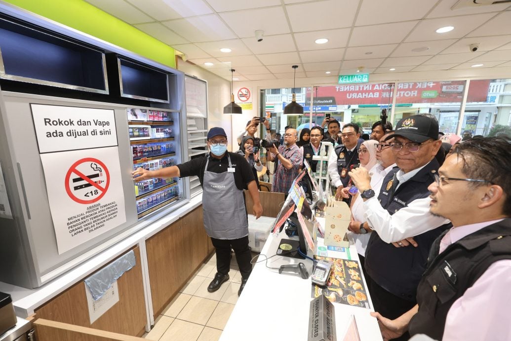 卫长：852法令禁烟一年发出12万6531张罚单  今起展开拯救肺部行动 违规商家罚最高10万兼坐牢不超过2年