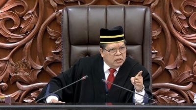 佐哈里警告议员:可批评部长  不得侮辱公务员