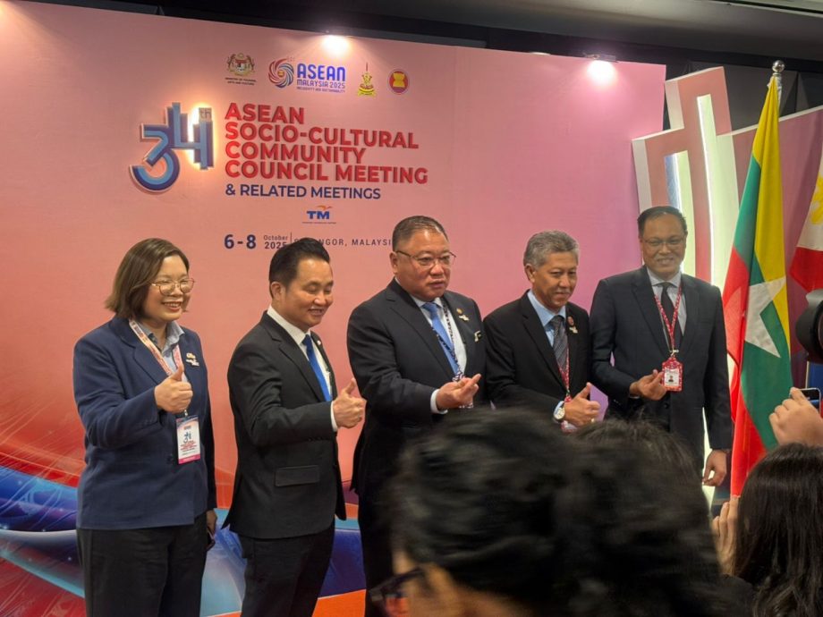 即时国内∕媒体活动上连番追问 张庆信:我已经回答过了