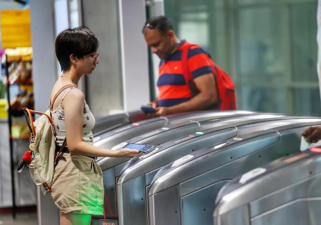 **即时国际**全国:车资收入远低于服务费 新加坡巴士和地铁营运亏损扩大