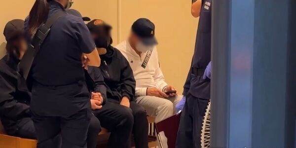 台北豪宅惊传双尸命案 男女坐毙地上 口鼻有白色粉末