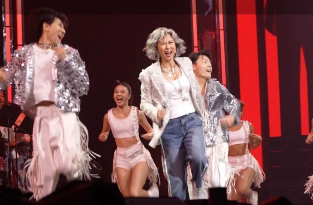 叶蒨文当众脱外套辣晒身材　林子祥傻眼：好久没见过