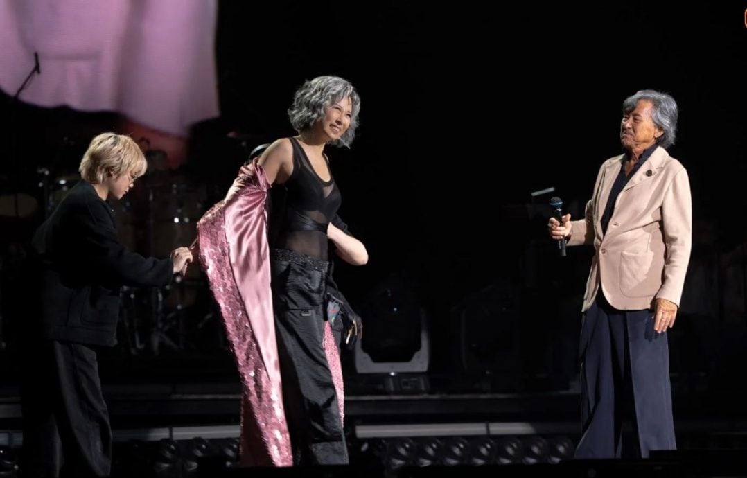 叶蒨文当众脱外套辣晒身材　林子祥傻眼：好久没见过