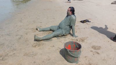 吉里望海滩捉西蚶乐