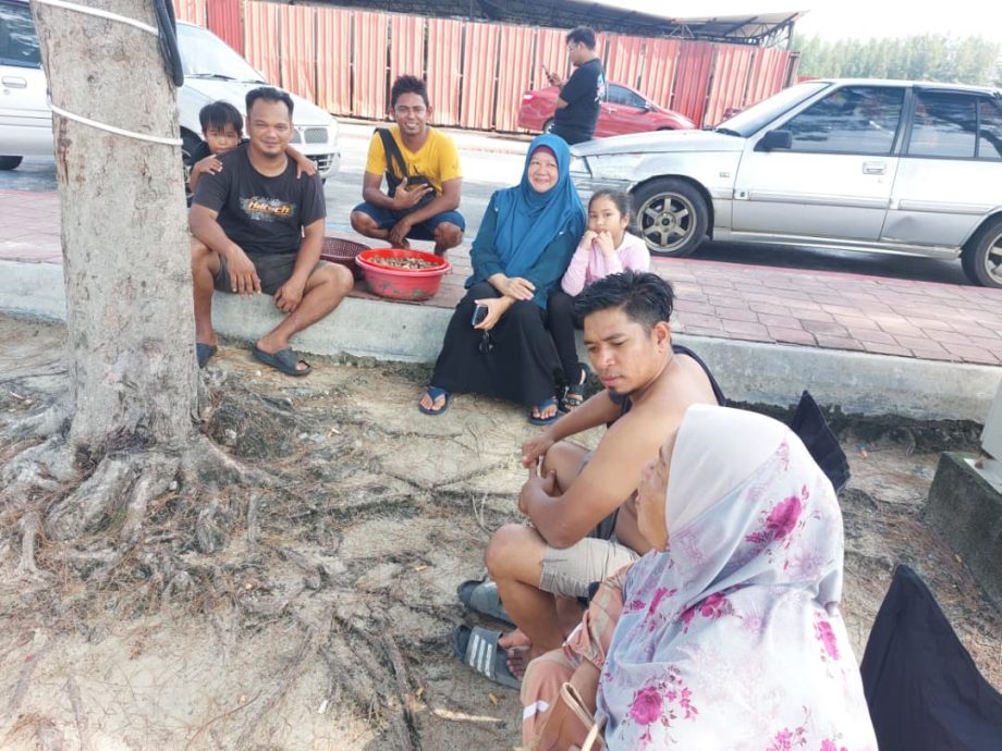 吉里望海滩捉西蚶乐