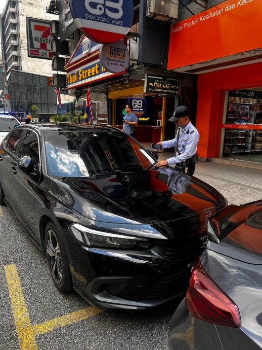 吉隆坡“守法行动”5天开出近1.7万罚单，阻碍交通最多