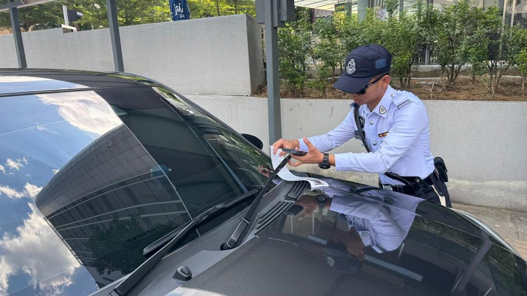 吉隆坡“守法行动”5天开出近1.7万罚单，阻碍交通最多