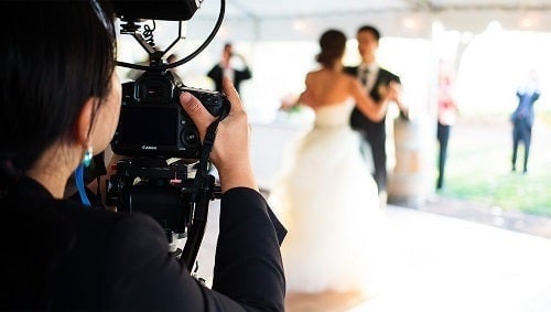 同一天办婚礼摄影师都失联 40对新人惊觉“竟是同一人”!