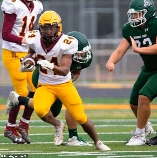 同学竟是成年男　22岁男假扮高中生混入校园“还加入足球队”