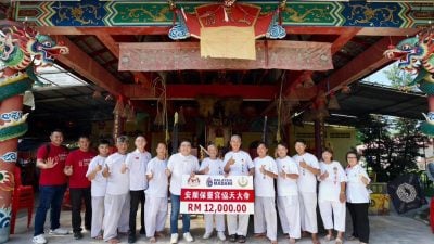 吴家良:加码拨款安顺4庙   神庙回馈2万充医药援金