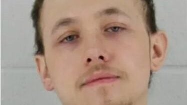 员工在牛排上尿尿  警搜手机内容更骇人