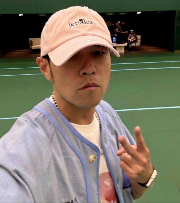 周杰伦对东京铁塔打网球 网民惊呼：比偶像剧还梦幻