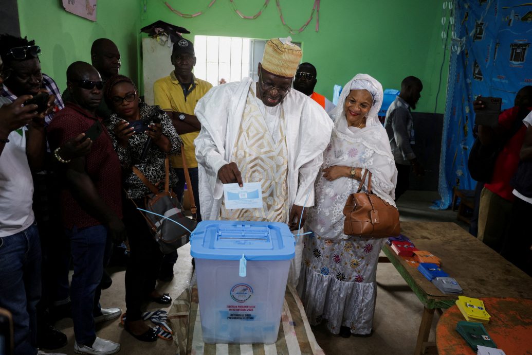 喀麦隆总统掌权43年连任遇挑战　反对阵营自称胜选