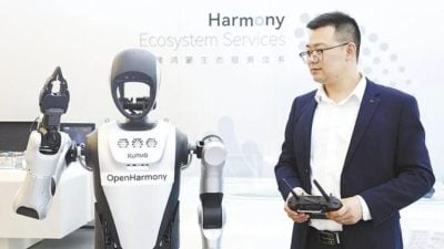 首款鸿蒙AI人形机械人“夸父”亮相