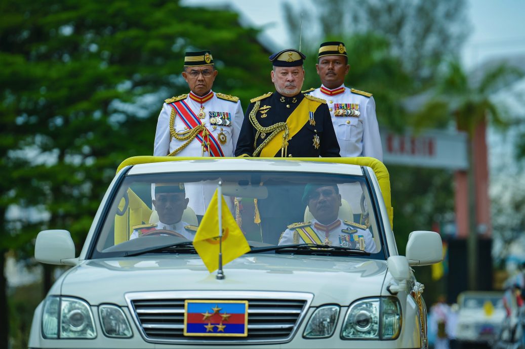 图文 / 国家元首主持皇家军旗更换典礼
