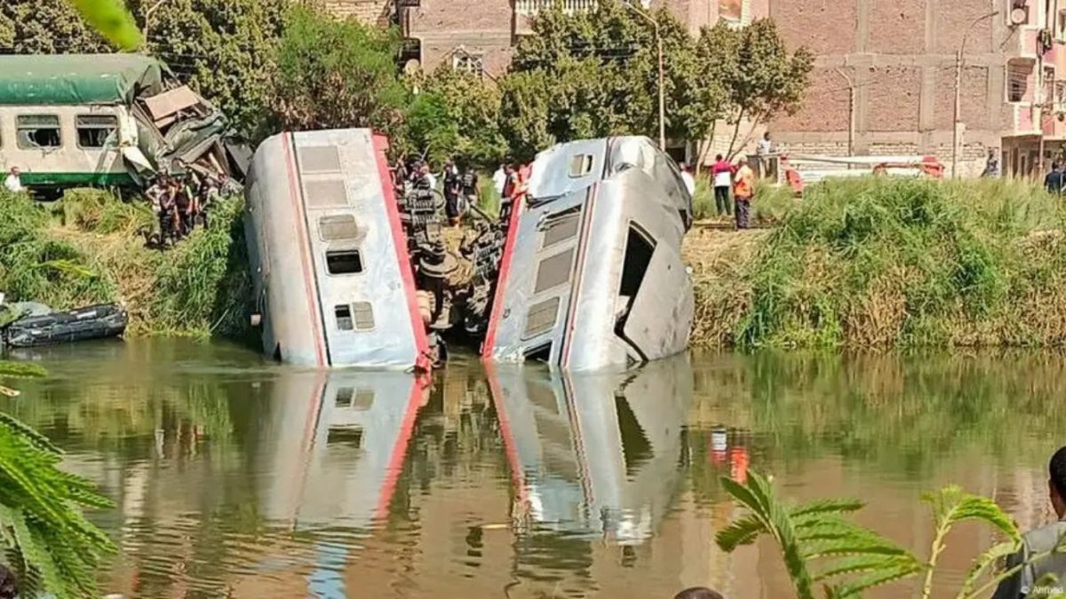 埃塞俄比亚火车事故酿14死29伤　多节车厢翻覆被压毁