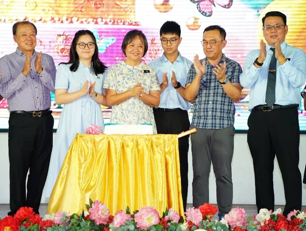  培南华中温馨欢送 王慧璇副校长荣休 