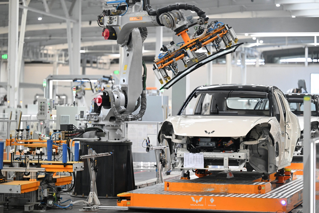 外企高层访中震撼！“工厂没人”全靠机器人 矿业大亨放弃竞争