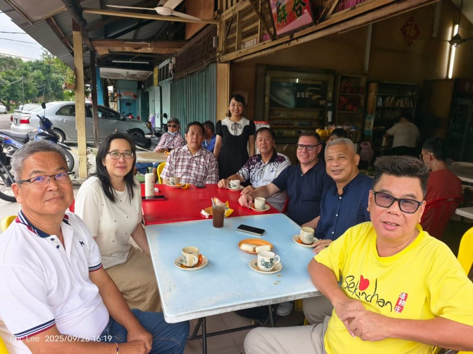大都会-英马学者携手考察适耕庄新村