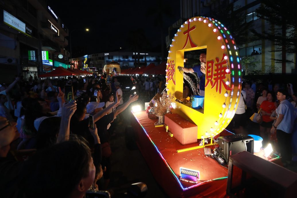 大都会-(主文)慈惠堂中秋花车游行文化节义卖夜/8图