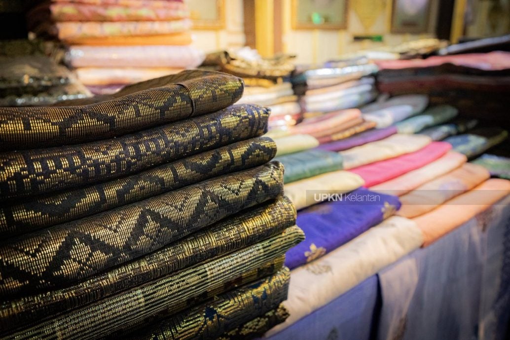 星角摄:丹王室首次展示古代纳贡的“金花”