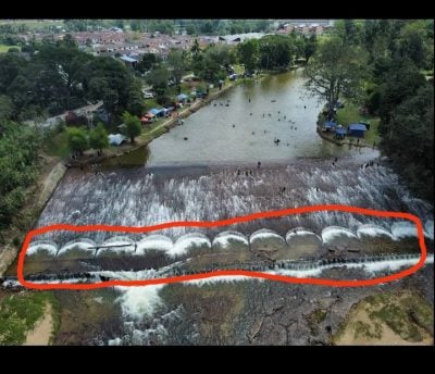 误闯垃圾过滤区踩到酒瓶 游客割伤缝4针