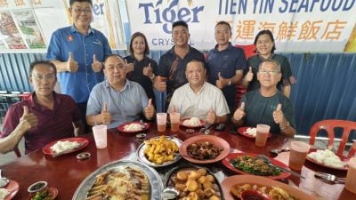 村长搵食 | 走进淳朴小渔村海鲜饭店   海鲜大餐 吃出人情味