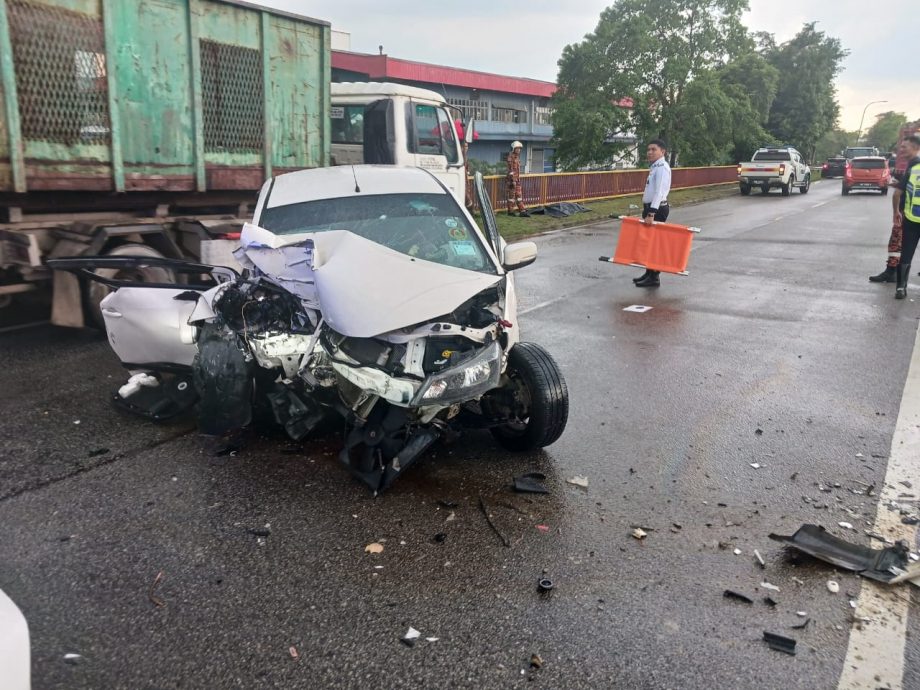 大都会/一家五口车祸夫死妻与3女重伤跟进