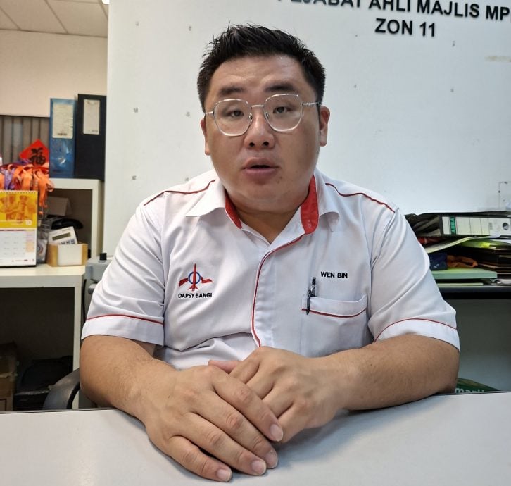 大都会副文 / 汽车服务商店强制租赁店前停车位 / 3图