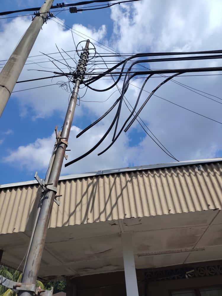 大都会/外劳偕同妻孩员全家开工盗取电缆铜线