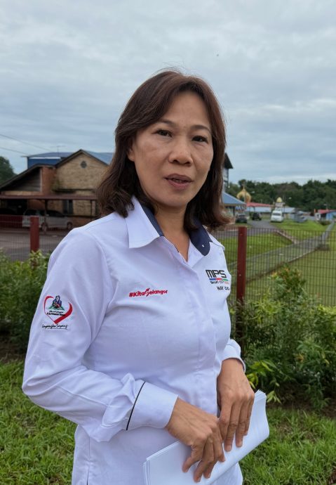 大都会:封路防垃圾虫 水塘路破功/4图