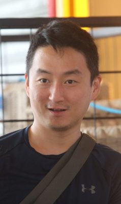 大都会封面-外籍人士兜售纸巾 真伪难辨 同理心边界模糊/10图