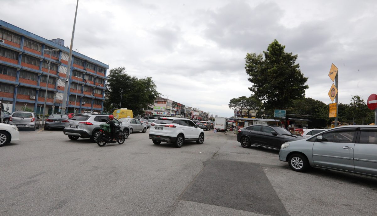 大都会封面-外籍人士兜售纸巾 真伪难辨 同理心边界模糊/10图