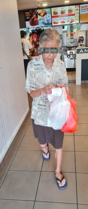 大都会封面-外籍人士兜售纸巾 真伪难辨 同理心边界模糊/10图