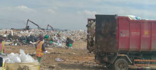 大都会/封面/倾倒废料费每吨涨27%,陈健达吁暂缓涨价