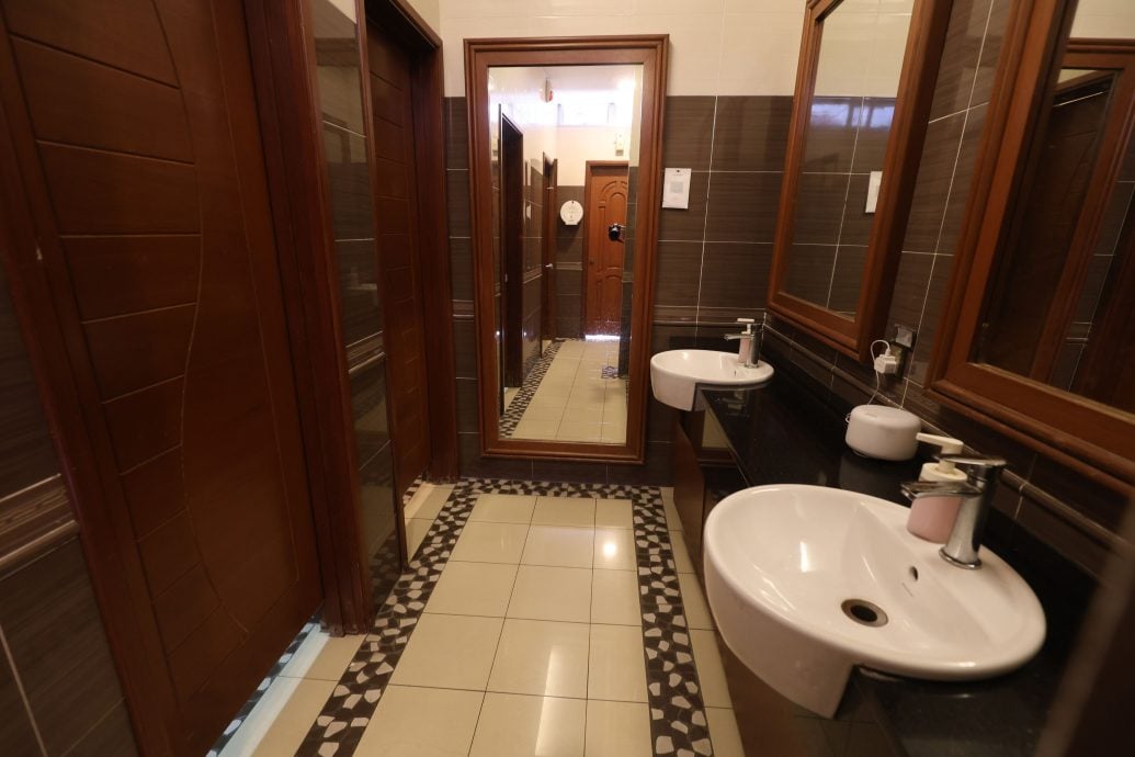 大都会/封面/走访食肆厕所卫生