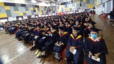 加影育华中学毕业礼 | 以北川进教授故事勉励毕业生 曾贵秋:遇挫折勿放弃