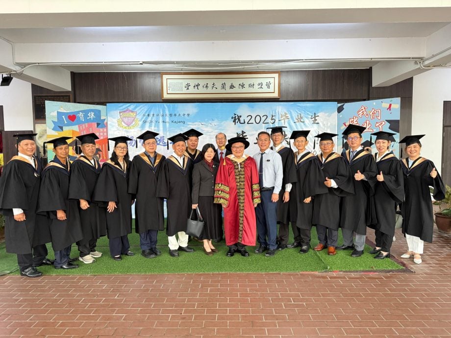 大都会/加影育华中学毕业典礼,曾贵秋勉励毕业生遇到挫折时不要放弃