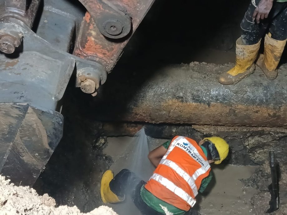 大都会/蔡亚伦德利马4路重铺