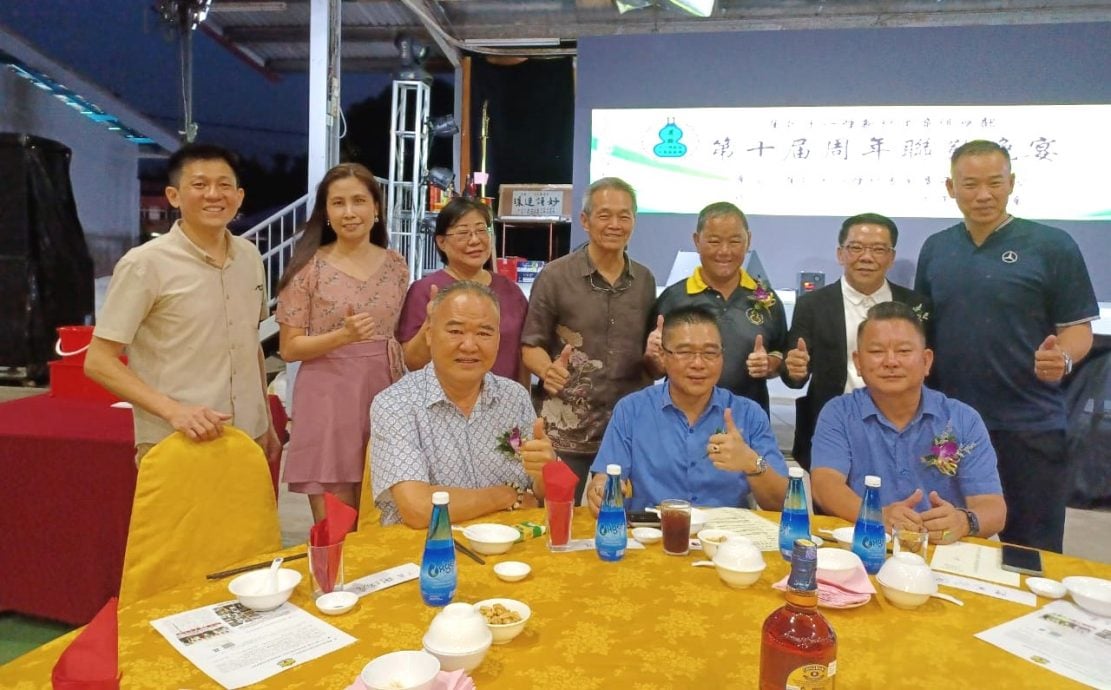 +大都会/蕉赖11哩新村工商俱乐部联欢晚宴,捐蕉赖11哩华小3万