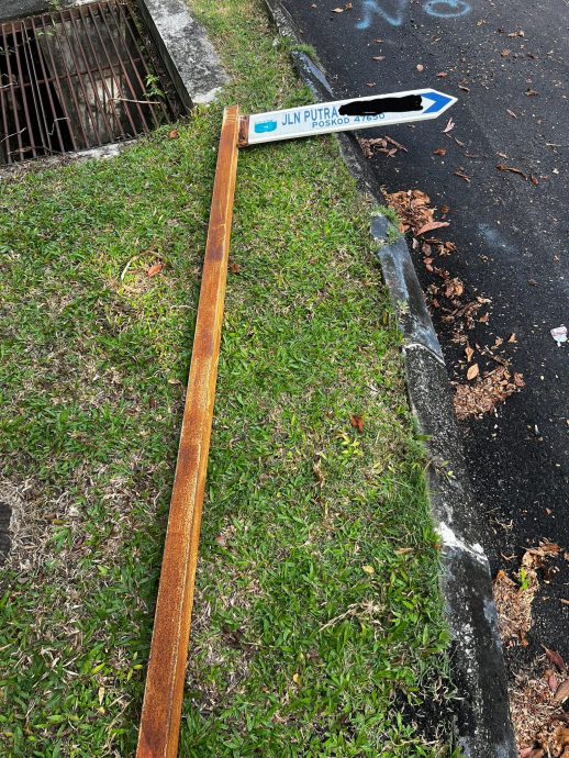 大都会//跟进邓章钦指责mbsj更换没有损坏的路牌