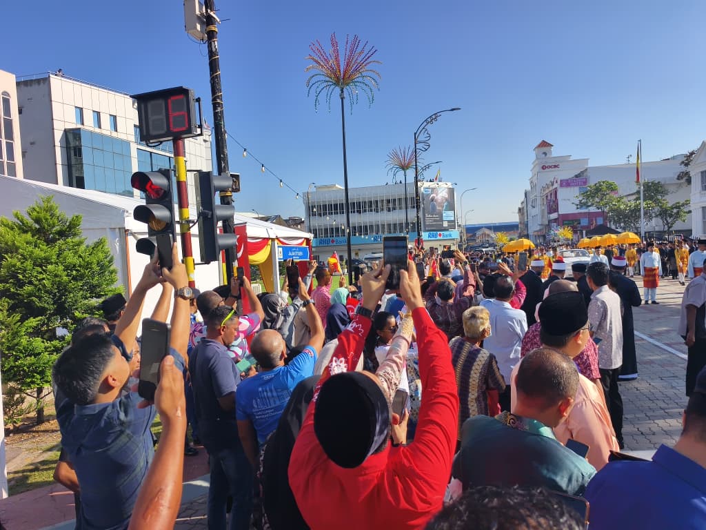 大都会/雪州王储大婚，超过2000子民送祝福！