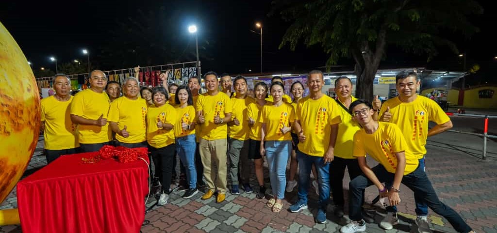 大都会(双头之一):仁嘉隆万寿宫庆中秋 三千人齐聚共赏花好月更圆