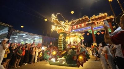 北天宫九皇爷巡境 锣鼓喧天 花车耀夜空