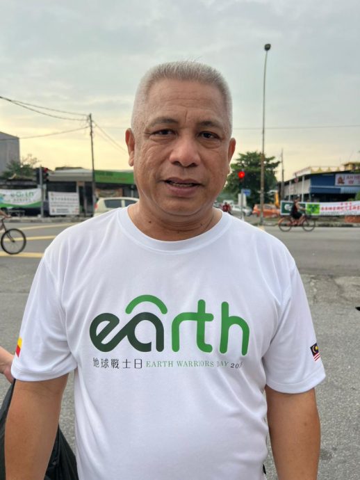 大都会（版2头）/农历七月已过，惟大街上仍出现祭拜活动的残余物